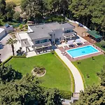 Bella Foresta Villa *