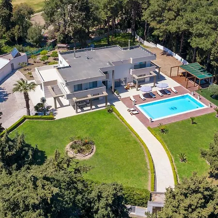 Bella Foresta Villa *