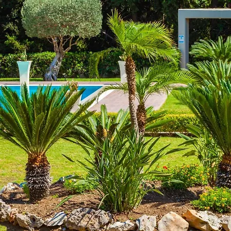 Bella Foresta Villa *