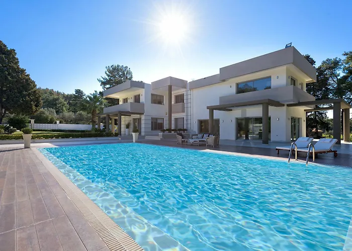 Bella Foresta Villa *